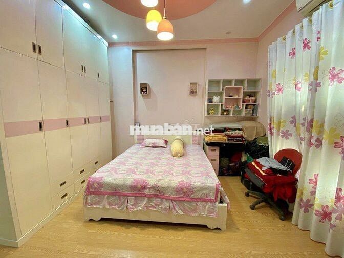 Bán nhà phố Nguyễn Hoàng, ô tô tránh, lô góc, 55m2 19.3tỷ