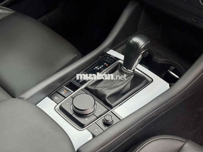 Mazda 3 2022 1.5L Luxury - 21000 km