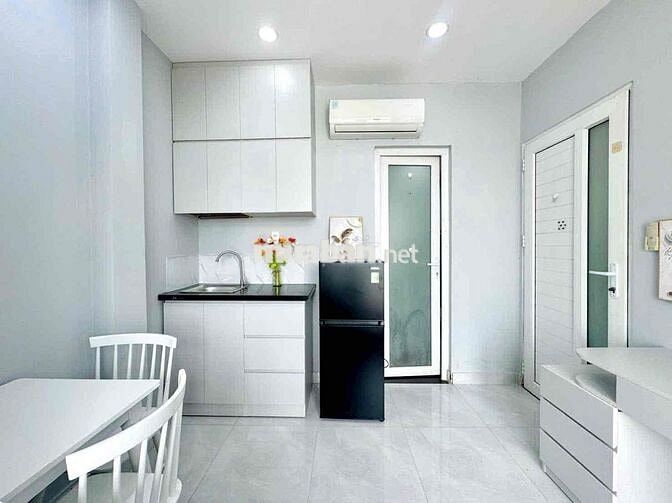 Căn hộ ban công 35m2 ngay khu sầm uất Phan Xích Long giáp Quận 1, 3