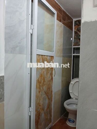 cho thuê phòng khép kín 16m  cách đường nguyễn chí thanh 50m  .....