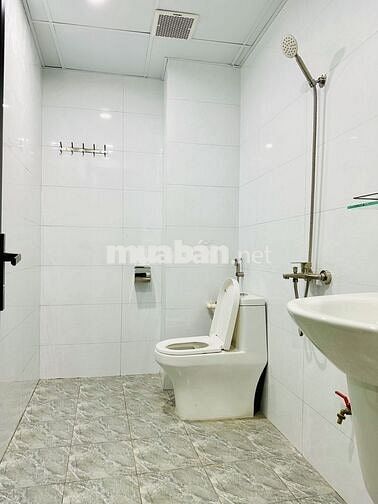 CHO THUÊ CĂN HỘ 1N1K BAN CÔNG SIÊU LỚN NGAY ĐH TÀI NGUYÊN MÔI TRƯỜNG