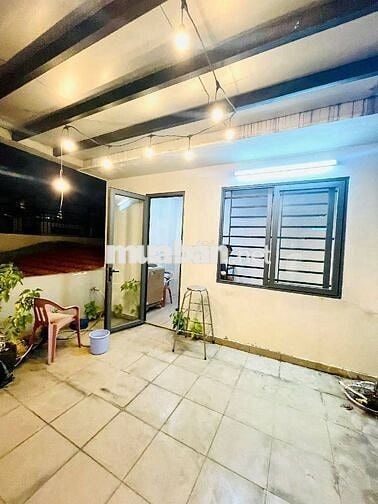 HOT : BÀ HUYỆN THANH QUAN  P.9, Q.3 - NGANG 4.5M - 5 LẦU BTCT.