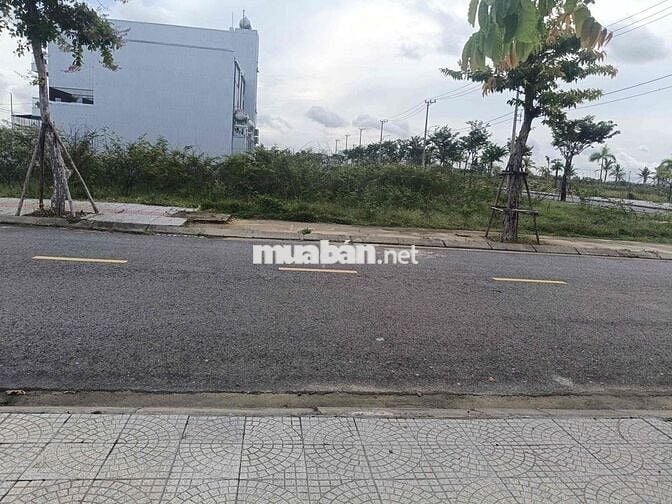 Bán đất khu Đầm Sen Nam Hoà Xuân 100m2, view trường học