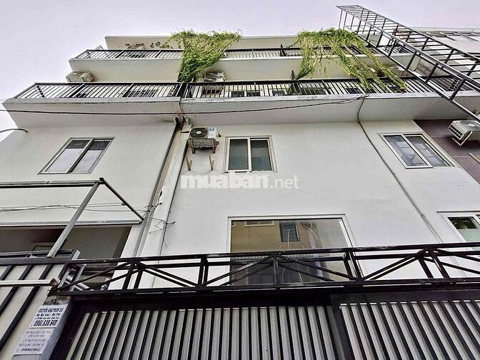 Căn Hộ cao cấp có cửa sổ trời - ngay ngã 4 Hàng Xanh - Ở được 4 người