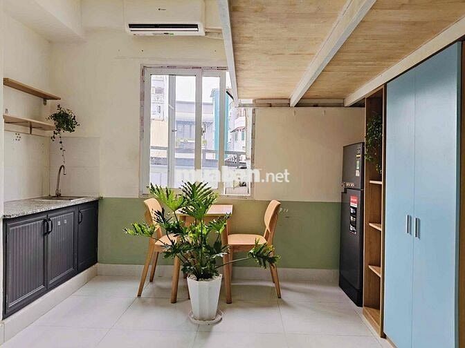 Căn Hộ cao cấp có cửa sổ trời - ngay ngã 4 Hàng Xanh - Ở được 4 người