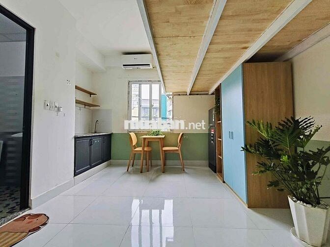 Căn Hộ cao cấp có cửa sổ trời - ngay ngã 4 Hàng Xanh - Ở được 4 người