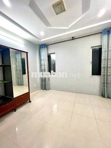 HOT : BÀ HUYỆN THANH QUAN  P.9, Q.3 - NGANG 4.5M - 5 LẦU BTCT.
