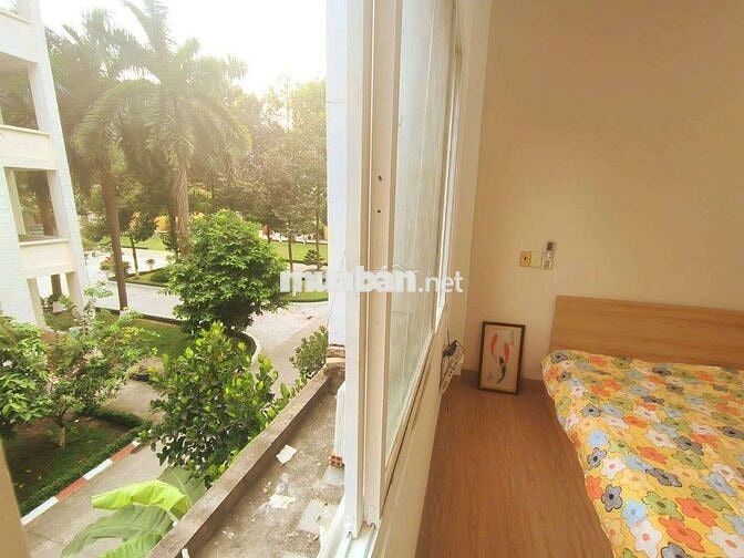 Căn hộ full nội thất cửa sổ trời đường Hoàng Hoa Thám Tân Bình