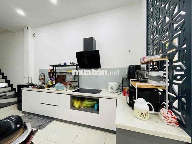 nhà gần sát mặt tiền lê đức thọ. hẻm 1 xẹt 2 xe hơi né nhau