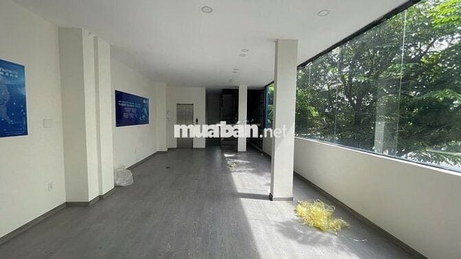 CHO THUÊ MT PHẠM VĂN ĐỒNG - NGANG 12M - GIÁ 40TR. QUẬN BÌNH THẠNH