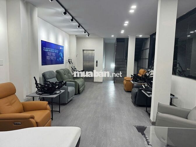 CHO THUÊ MT PHẠM VĂN ĐỒNG - NGANG 12M - GIÁ 40TR. QUẬN BÌNH THẠNH
