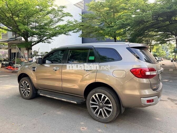 Ford Everest 2020 Titanium 2.0L 4x4 AT full xe zin