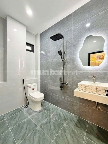 Nhà giá ngộp Hồ Thị Kỷ-Quận 10 DT 65m2 giá 2Tỷ370 dọn vào ở ngay!
