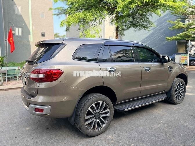 Ford Everest 2020 Titanium 2.0L 4x4 AT full xe zin