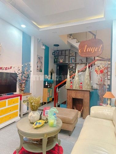 Bán gấp MTKD Nguyễn Trọng Tuyển 100m2 đúc 3 tấm. 