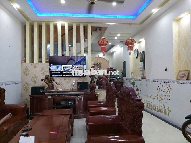 Nhà thuê sân xe hơi trong Trung Tâm Hành Chính Dĩ An