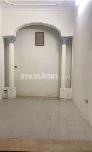 Bán nhanh nhà ngõ 678 Đê La Thành, giá 8.5 tỷ, gần 40m2, ngõ thông 