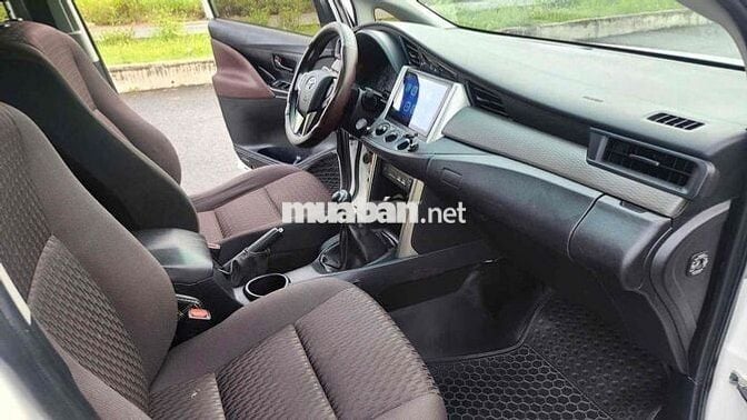 Toyota Innova 2021 2.0E - 11000 km