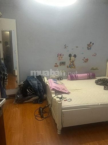 Bán nhanh nhà ngõ 678 Đê La Thành, giá 8.5 tỷ, gần 40m2, ngõ thông 