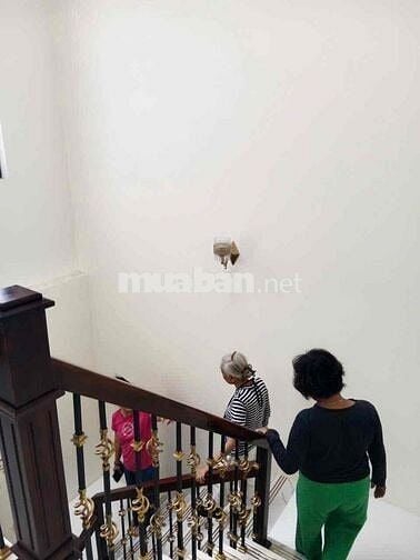 Nhà trung tâm Bảo Lộc 4 phòng ngủ đường lớn ngay chợ cá Hà Giang