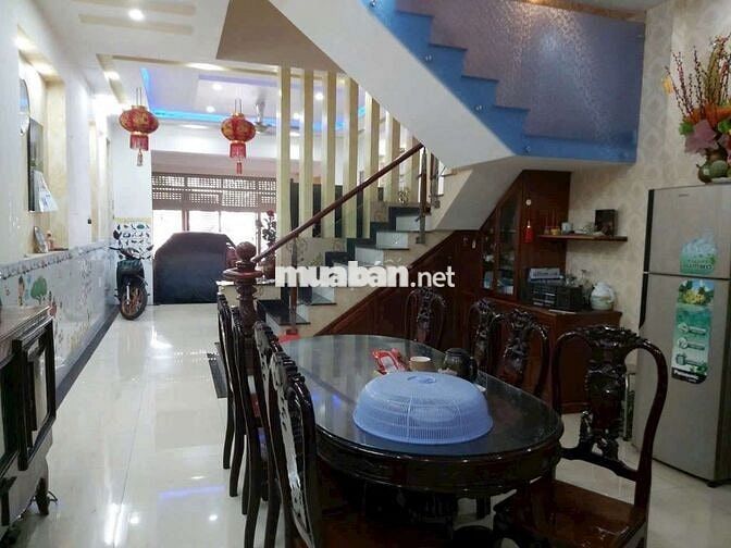 Nhà thuê sân xe hơi trong Trung Tâm Hành Chính Dĩ An
