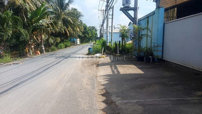 Cho thuê kho, nhà xưởng 1300m2 mặt tiền, giá tốt còn thương lượng