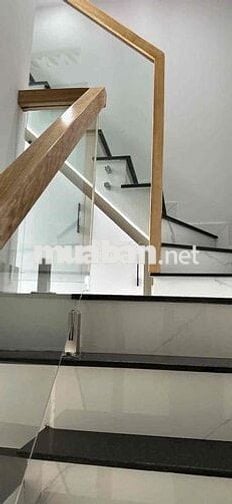 NHÀ MỚI ĐẸP 3 LẦU 3 PHÒNG - HẺM THÔNG - GIÁ CHỈ HƠN 4T