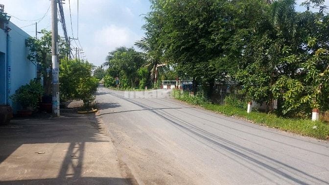 Cho thuê kho, nhà xưởng 1300m2 mặt tiền, giá tốt còn thương lượng