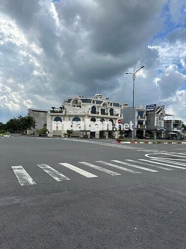 Chính chủ cần bán gấp lô góc hai mặt đường vip nhất khu TDC Lộc An
