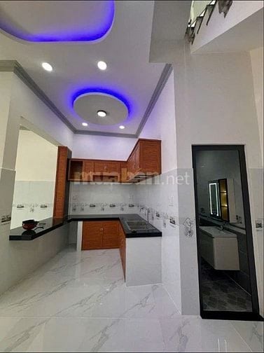 3 tầng đúc BTCT- Cần Giuộc, Long An- sổ sẵn công chứng liền, hỗ trợ NH