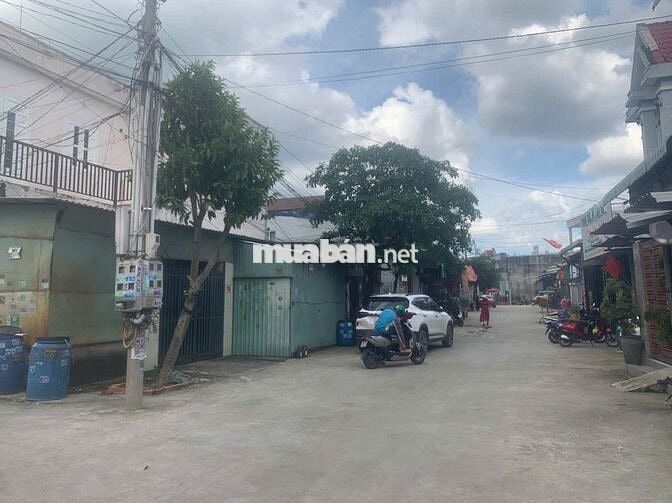 🏡 Cho thuê nhà 2 mặt tiền 1 lầu 1 trệt dt 9x10m , Đường 10m, kho....