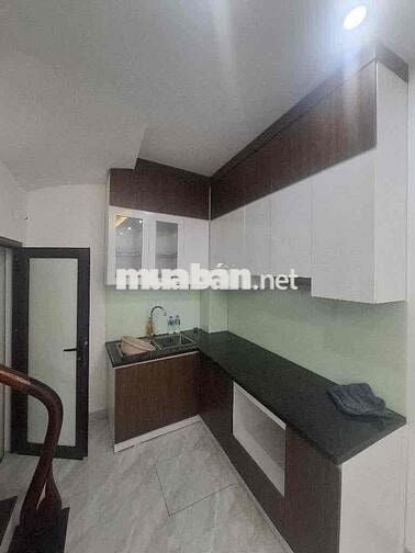 Bán nhà phố Vĩnh Hưng - Ô tô đỗ cổng - Nhà 5 tầng - 3PN. Giá: 6,7 tỷ