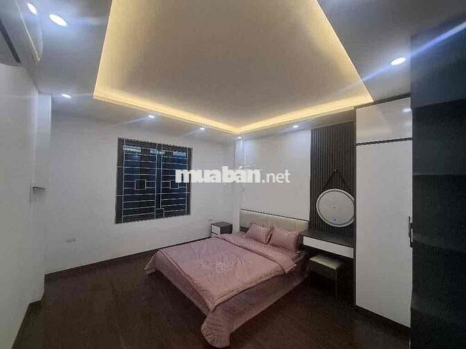 Bán nhà phố Vĩnh Hưng - Ô tô đỗ cổng - Nhà 5 tầng - 3PN. Giá: 6,7 tỷ