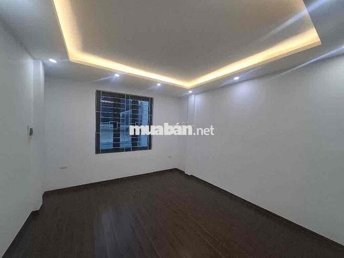 Bán nhà phố Vĩnh Hưng - Ô tô đỗ cổng - Nhà 5 tầng - 3PN. Giá: 6,7 tỷ