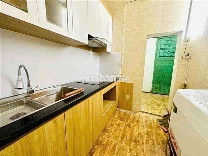 BÁN NHÀ TẬP THỂ PHỐ THÁI THỊNH THÁI HÀ DT 62M.