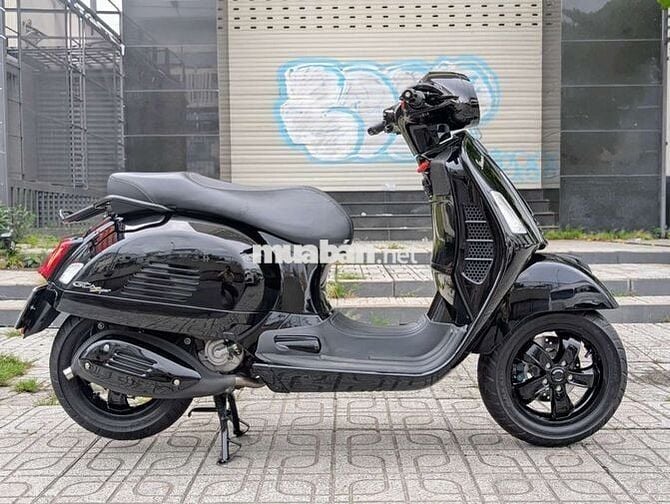 GTS SuperTech 300 HPE Đen 2022