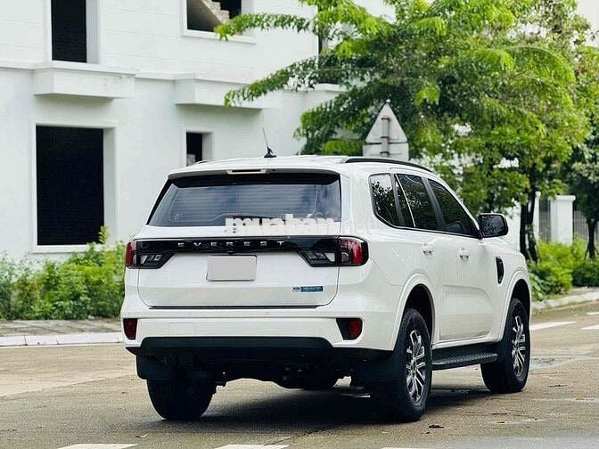 Ford Everest Ambiente 2.0L 4x2 AT sản xuất 2025