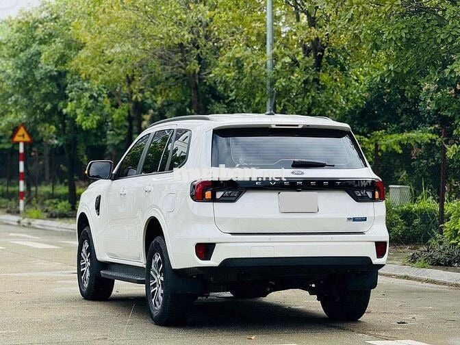 Ford Everest Ambiente 2.0L 4x2 AT sản xuất 2025
