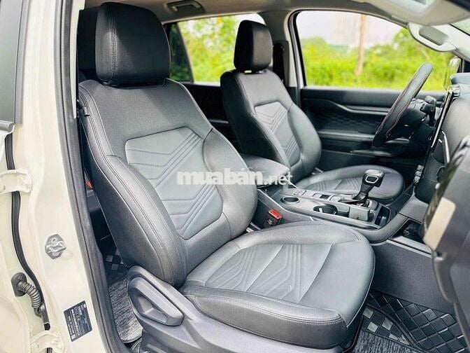 Ford Everest Ambiente 2.0L 4x2 AT sản xuất 2025
