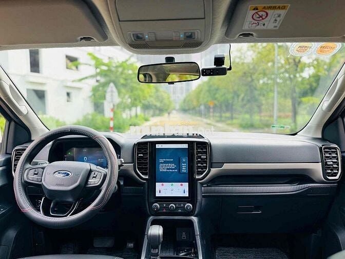 Ford Everest Ambiente 2.0L 4x2 AT sản xuất 2025