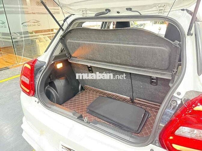 Suzuki Swift 2022 - 8000 km Đồ Chơi Full