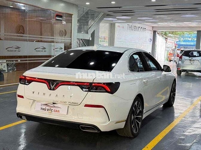 VinFast Lux A2.0 2019 Premium 2.0 AT - 60000 km