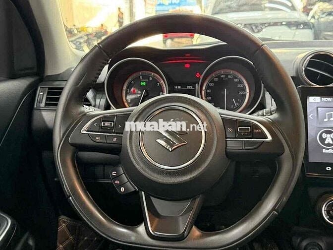 Suzuki Swift 2022 - 8000 km Đồ Chơi Full
