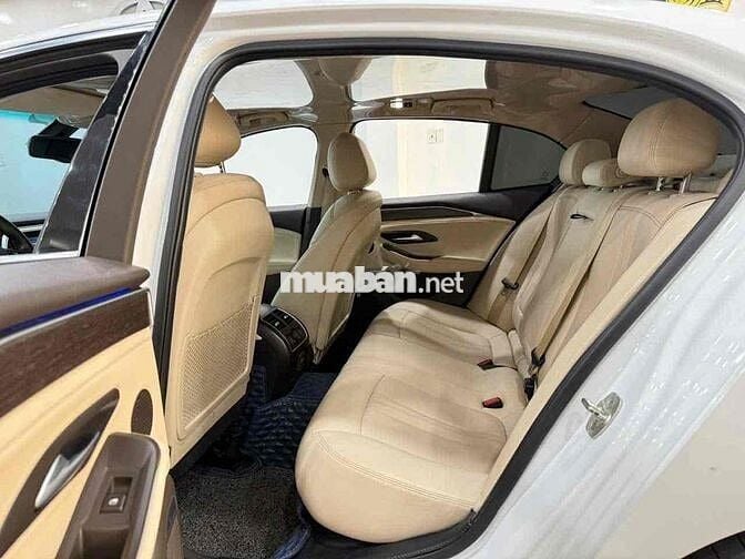 VinFast Lux A2.0 2019 Premium 2.0 AT - 60000 km