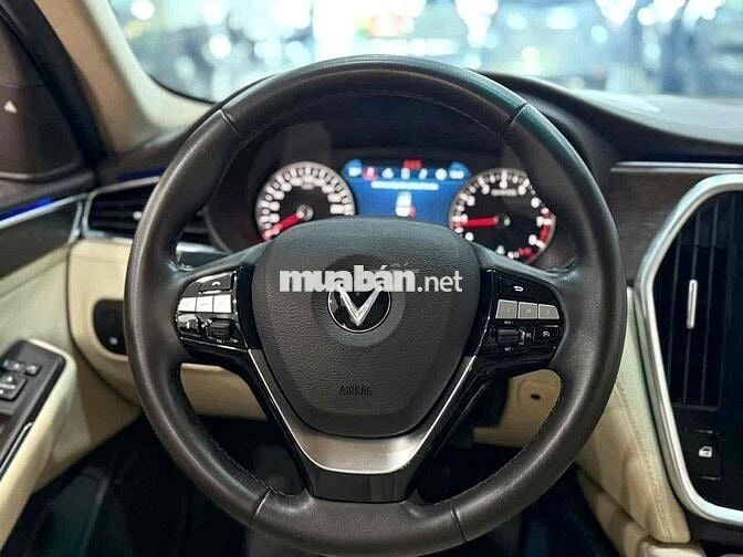 VinFast Lux A2.0 2019 Premium 2.0 AT - 60000 km