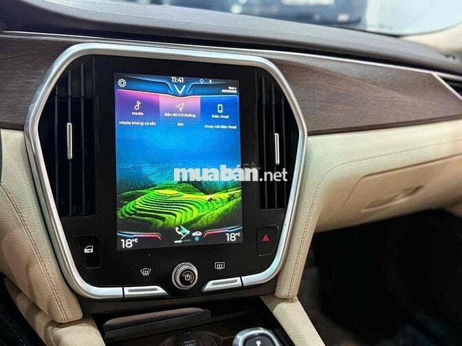 VinFast Lux A2.0 2019 Premium 2.0 AT - 60000 km