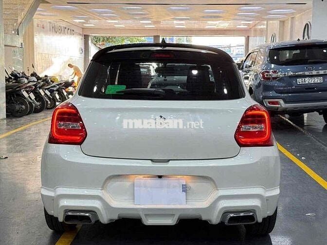 Suzuki Swift 2022 - 8000 km Đồ Chơi Full
