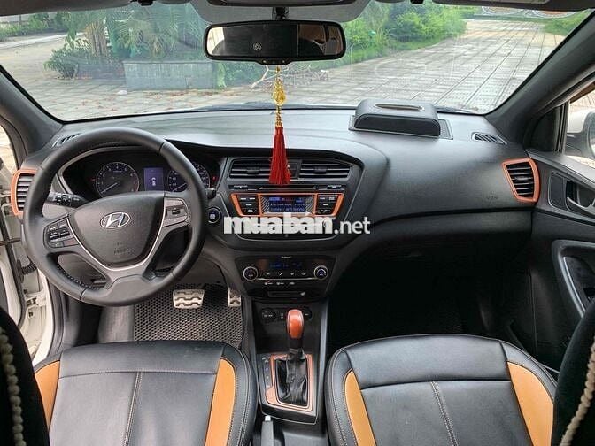 Em cần bán Hyundai i20 2016 1.4 AT