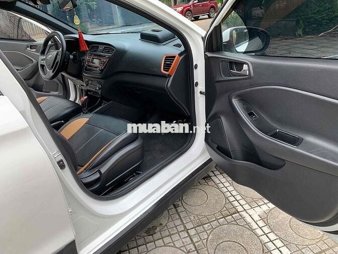 Em cần bán Hyundai i20 2016 1.4 AT