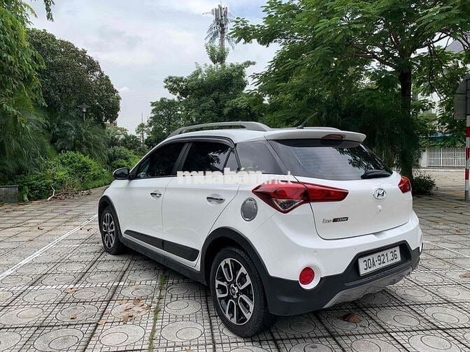 Em cần bán Hyundai i20 2016 1.4 AT